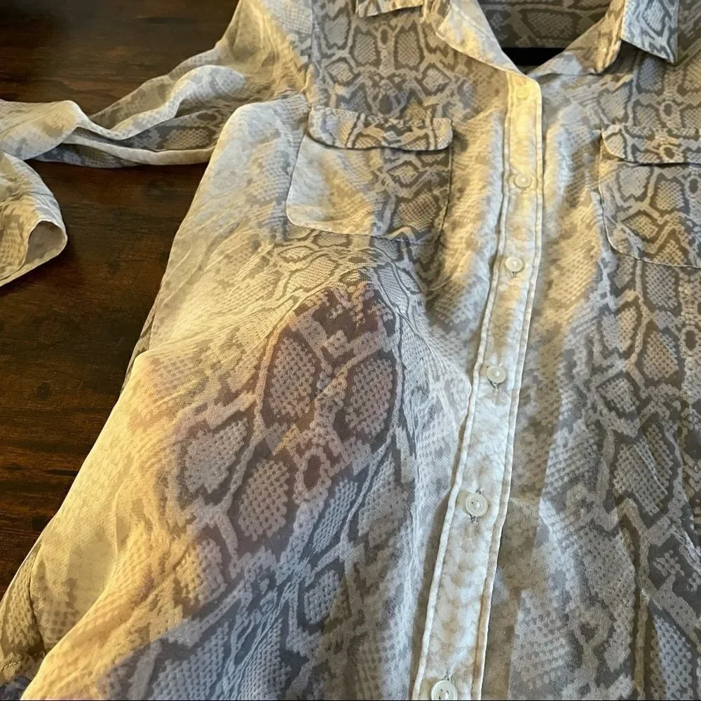old navy snake print semisheer button up blouse - Picture 7 of 11